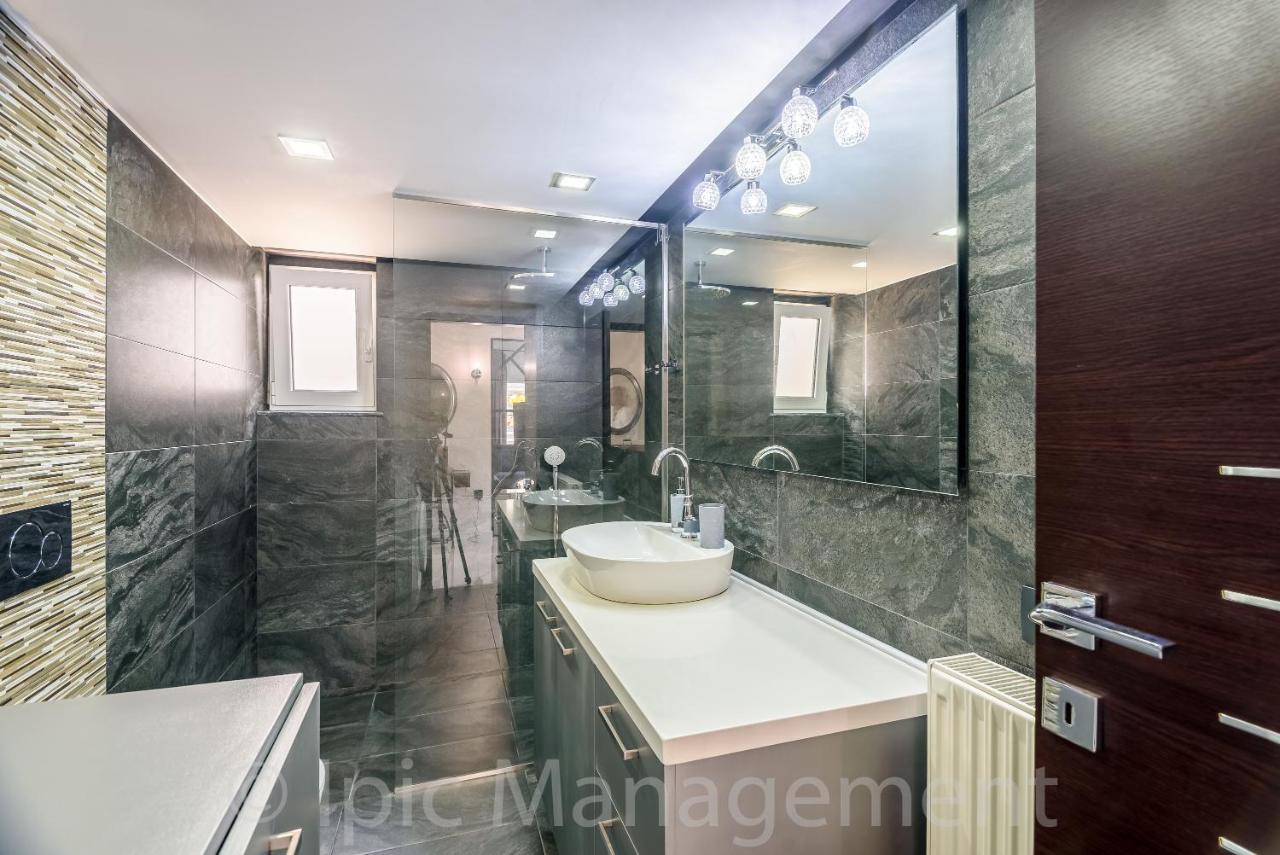Elegant 2Br Apt Rooftop Pool & Walk To Old Town 干尼亞 外观 照片