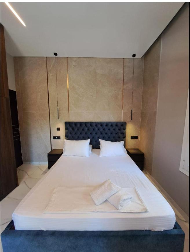 Elegant 2Br Apt Rooftop Pool & Walk To Old Town 干尼亞 外观 照片